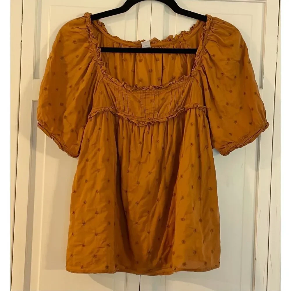 Old Navy brown square neck embroidered puff sleeve top M